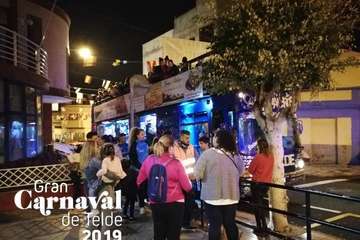 La  carroza anunciadora del Carnaval recorrió este miércoles el centro de la ciudad (Foto TA)